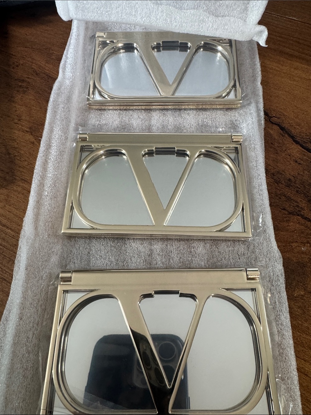 Valentino Gold Compact Mirror ๐ - luxury!!! New in Plastic! - Picture 4 of 4